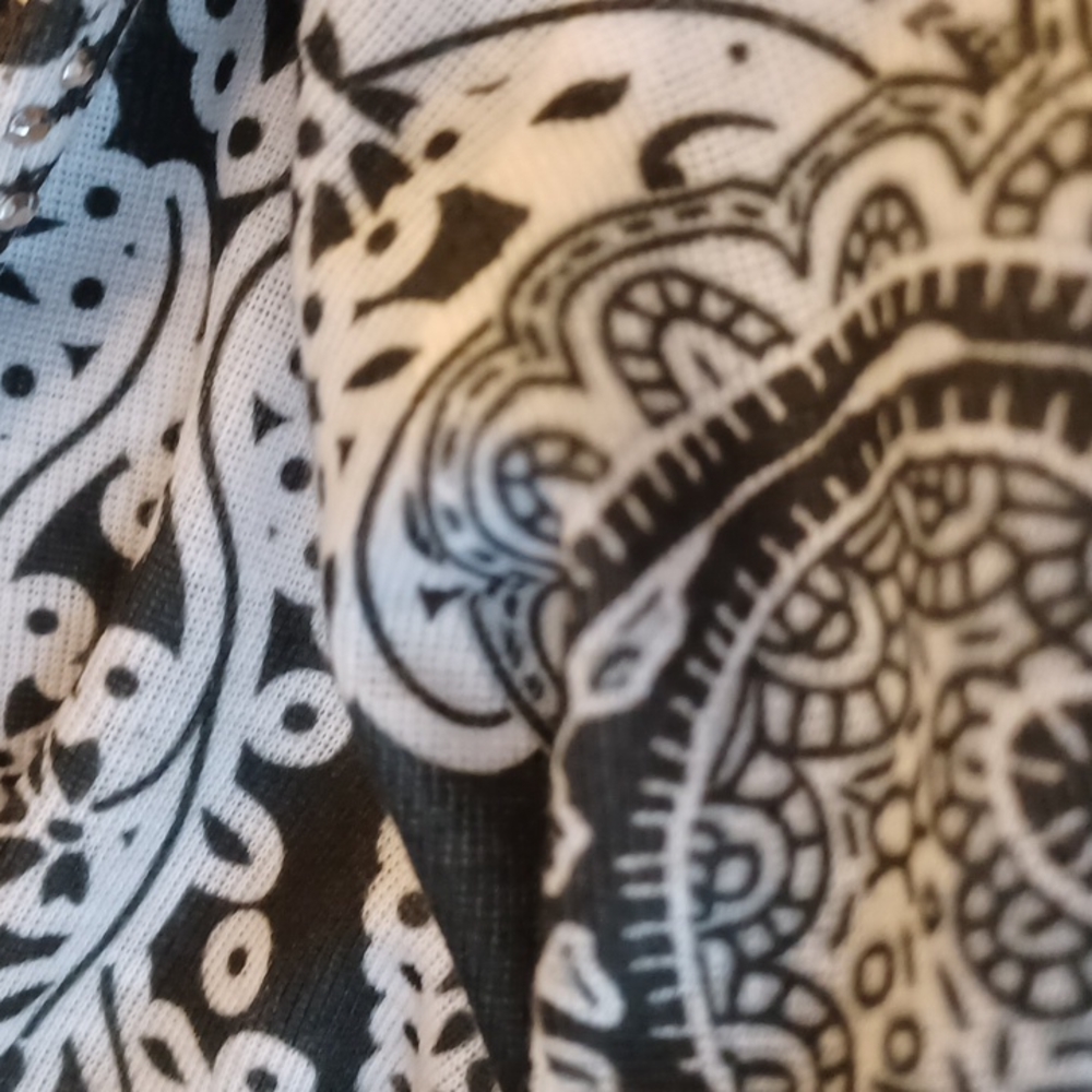 V Neck pattern top - Picture 6 of 8